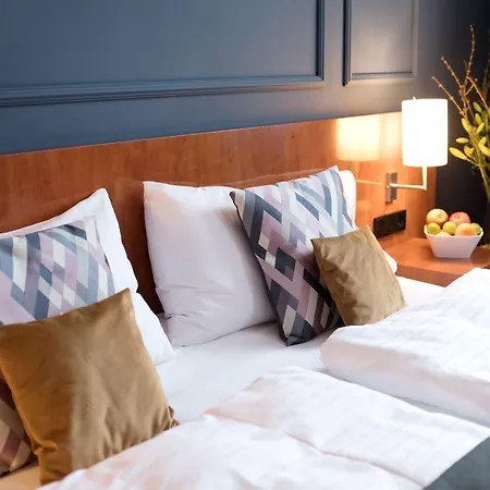 Numa Checkpoint Charlie 4*