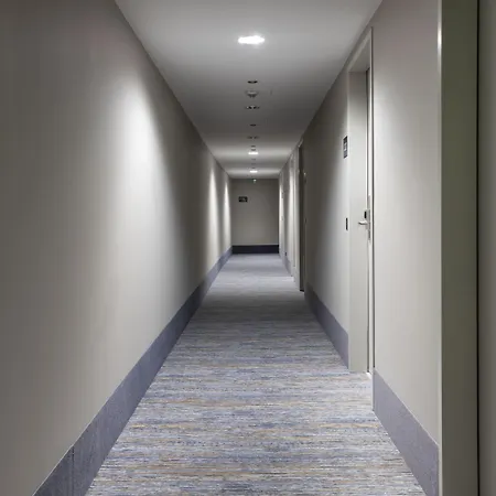 Numa Arc Aparthotel 4*